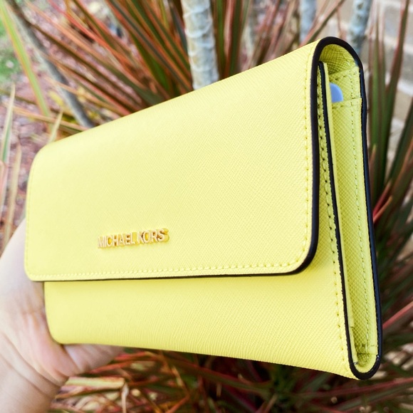 SALE‼️‼️ 👛💕-Michael Kors trifold Wallet Yellow - Picture 2 of 5